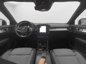 Volvo XC40 thumbnail 3