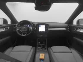 Volvo XC40 thumbnail 3