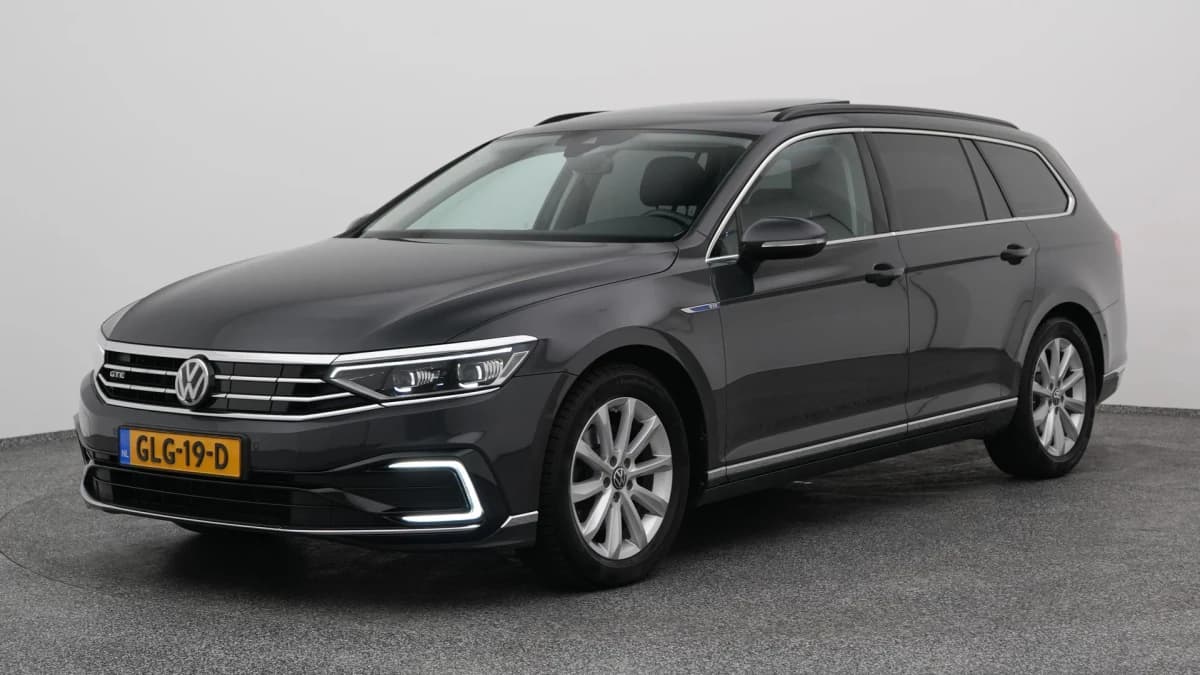 Volkswagen Passat — foto 1