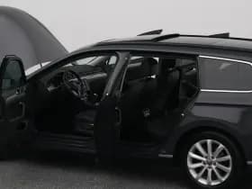 Volkswagen Passat thumbnail 33