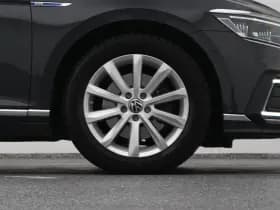 Volkswagen Passat thumbnail 42