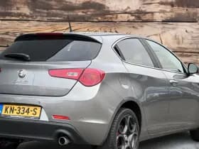 Alfa Romeo Giulietta 2.0 JTDm Distinctive | ECC | LMV | 6 maanden garantie thumbnail 3