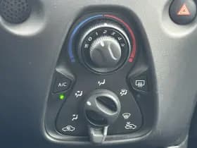 Toyota Aygo 1.0 VVT-i x-fun | NAP | NL Auto | Licht metalen velgen | Cruis | Airco | Bluetooth thumbnail 15