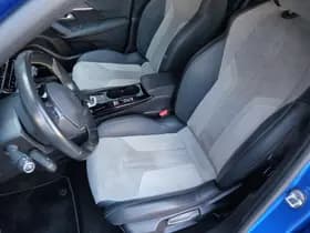 Peugeot E-2008 EV GT-PACK 50 kWh | A.C.C | 3D COCKPIT | TREKHAAK | ALCANTARA LEER!! thumbnail 15