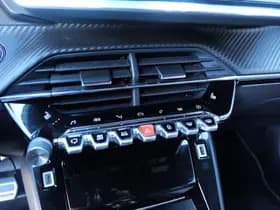 Peugeot E-2008 EV GT-PACK 50 kWh | A.C.C | 3D COCKPIT | TREKHAAK | ALCANTARA LEER!! thumbnail 17