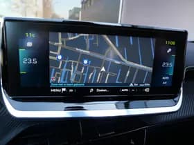 Peugeot E-2008 EV GT-PACK 50 kWh | A.C.C | 3D COCKPIT | TREKHAAK | ALCANTARA LEER!! thumbnail 18