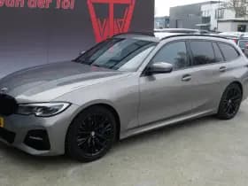 BMW 3 Serie Touring 330i HIGH EXECUTIVE | M-SPORT | PANO | H/K | LASER | TREKHAAK | 1e EIGENAAR!! thumbnail 27