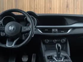 Alfa Romeo Romeo Stelvio 2.0T AWD Veloce 320pk thumbnail 11