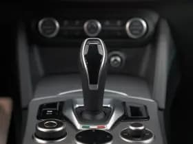 Alfa Romeo Romeo Stelvio 2.0T AWD Veloce 320pk thumbnail 12