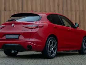 Alfa Romeo Romeo Stelvio 2.0T AWD Veloce 320pk thumbnail 4