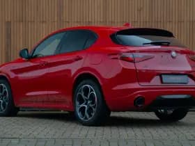 Alfa Romeo Romeo Stelvio 2.0T AWD Veloce 320pk thumbnail 5