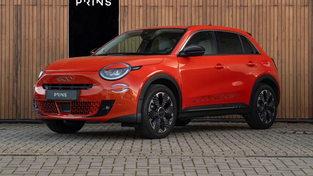 Fiat 600 1.2 Hybrid La Prima 145pk — foto 1