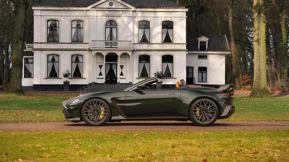 Aston Martin V12 Vantage Roadster | Nr. 211/249 | Pentland Green by Q | Briljant! — foto 1