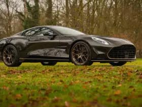 Aston Martin Vanquish | Minotaur Green | Bronze dreamlines thumbnail 3