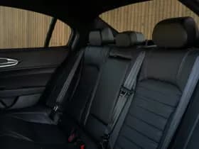 Alfa Romeo Romeo Giulia 2.9 V6 Quadrifoglio MY25 thumbnail 9