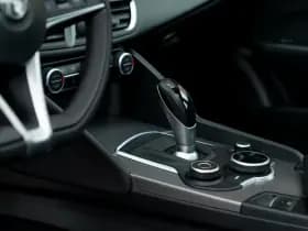 Alfa Romeo Romeo Giulia 2.0T B-Tech thumbnail 23