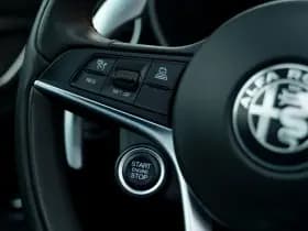 Alfa Romeo Romeo Giulia 2.0T B-Tech thumbnail 24