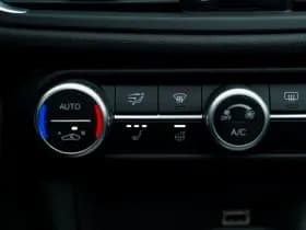 Alfa Romeo Romeo Giulia 2.0T B-Tech thumbnail 26