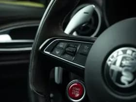 Alfa Romeo Romeo Giulia 2.9 V6 Quadrifoglio MY25 thumbnail 11