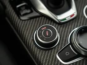 Alfa Romeo Romeo Giulia 2.9 V6 Quadrifoglio MY25 thumbnail 41