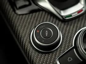 Alfa Romeo Romeo Giulia 2.9 V6 Quadrifoglio MY26 thumbnail 44