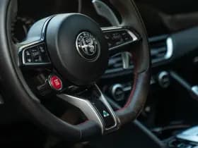 Alfa Romeo Romeo Giulia 2.9 V6 Quadrifoglio thumbnail 11