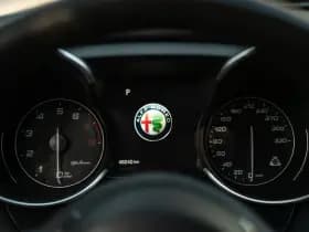 Alfa Romeo Romeo Giulia 2.9 V6 Quadrifoglio thumbnail 12