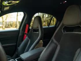 Alfa Romeo Romeo Giulia 2.9 V6 Quadrifoglio thumbnail 8