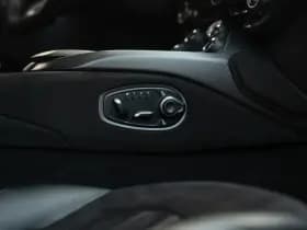 Aston Martin Vantage 4.0 V8 thumbnail 36