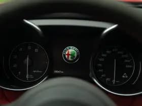 Alfa Romeo Romeo Giulia 2.9 V6 Quadrifoglio thumbnail 11