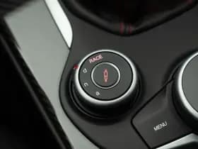 Alfa Romeo Romeo Giulia 2.9 V6 Quadrifoglio thumbnail 12