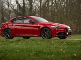 Alfa Romeo Romeo Giulia 2.9 V6 Quadrifoglio thumbnail 3