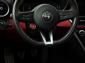 Alfa Romeo Romeo Giulia 2.9 V6 Quadrifoglio thumbnail 32