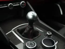 Alfa Romeo Romeo Giulia 2.9 V6 Quadrifoglio thumbnail 35