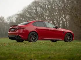 Alfa Romeo Romeo Giulia 2.9 V6 Quadrifoglio thumbnail 6