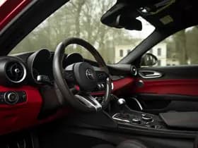 Alfa Romeo Romeo Giulia 2.9 V6 Quadrifoglio thumbnail 7