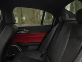 Alfa Romeo Romeo Giulia 2.9 V6 Quadrifoglio thumbnail 9