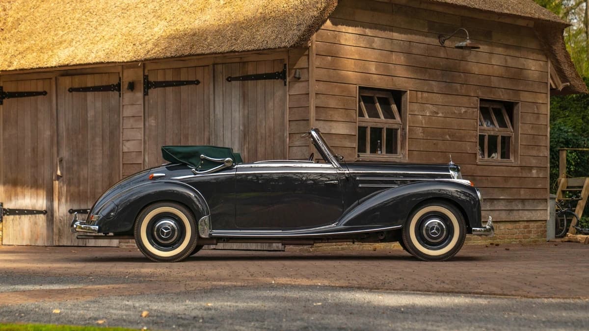 Mercedes-Benz 220 Cabriolet A 220 Cabriolet A W187 | Curved windshield — foto 1