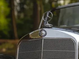 Mercedes-Benz 220 Cabriolet A 220 Cabriolet A W187 | Curved windshield thumbnail 19
