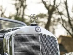 Mercedes-Benz 220 Cabriolet A 220 Cabriolet A W187 | Curved windshield thumbnail 25
