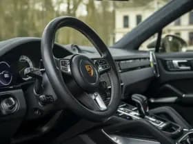 Porsche Cayenne Coupé 4.0 Turbo S E-Hybrid | PTS Oak Green thumbnail 7