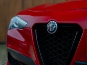 Alfa Romeo Romeo Stelvio 2.0T AWD Veloce 320pk thumbnail 3