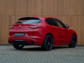 Alfa Romeo Romeo Stelvio 2.0T AWD Veloce 320pk thumbnail 4