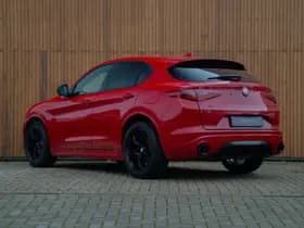 Alfa Romeo Romeo Stelvio 2.0T AWD Veloce 320pk thumbnail 5