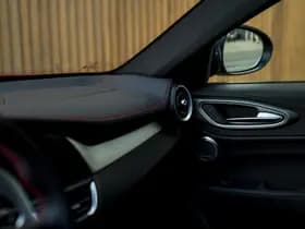 Alfa Romeo Romeo Giulia 2.0T GME AWD Competizione 280pk thumbnail 12