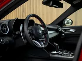 Alfa Romeo Romeo Giulia 2.0T GME AWD Competizione 280pk thumbnail 7