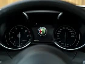 Alfa Romeo Giulia thumbnail 11