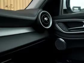 Alfa Romeo Giulia thumbnail 30