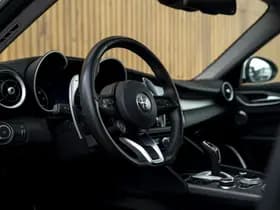 Alfa Romeo Giulia thumbnail 7