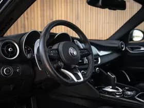 Alfa Romeo Giulia thumbnail 7